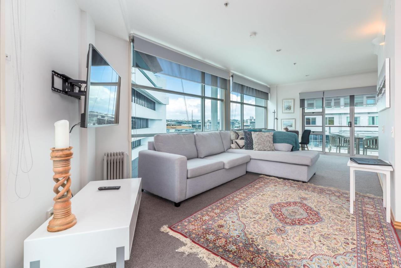 Stunning Waterfront Location With Huge Balcony! Apartment Auckland Bagian luar foto