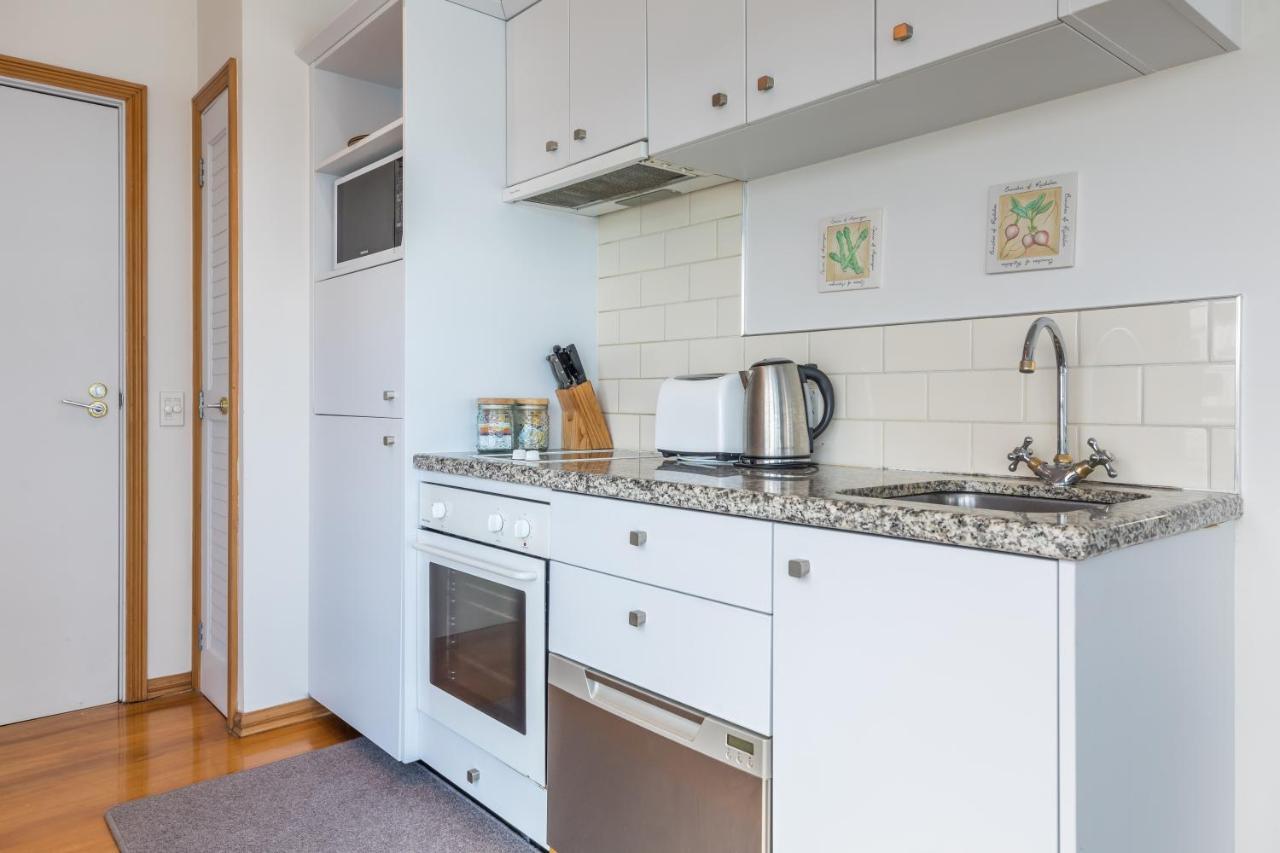 Stunning Waterfront Location With Huge Balcony! Apartment Auckland Bagian luar foto