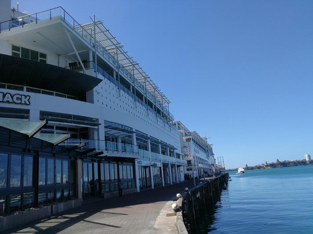 Stunning Waterfront Location With Huge Balcony! Apartment Auckland Bagian luar foto
